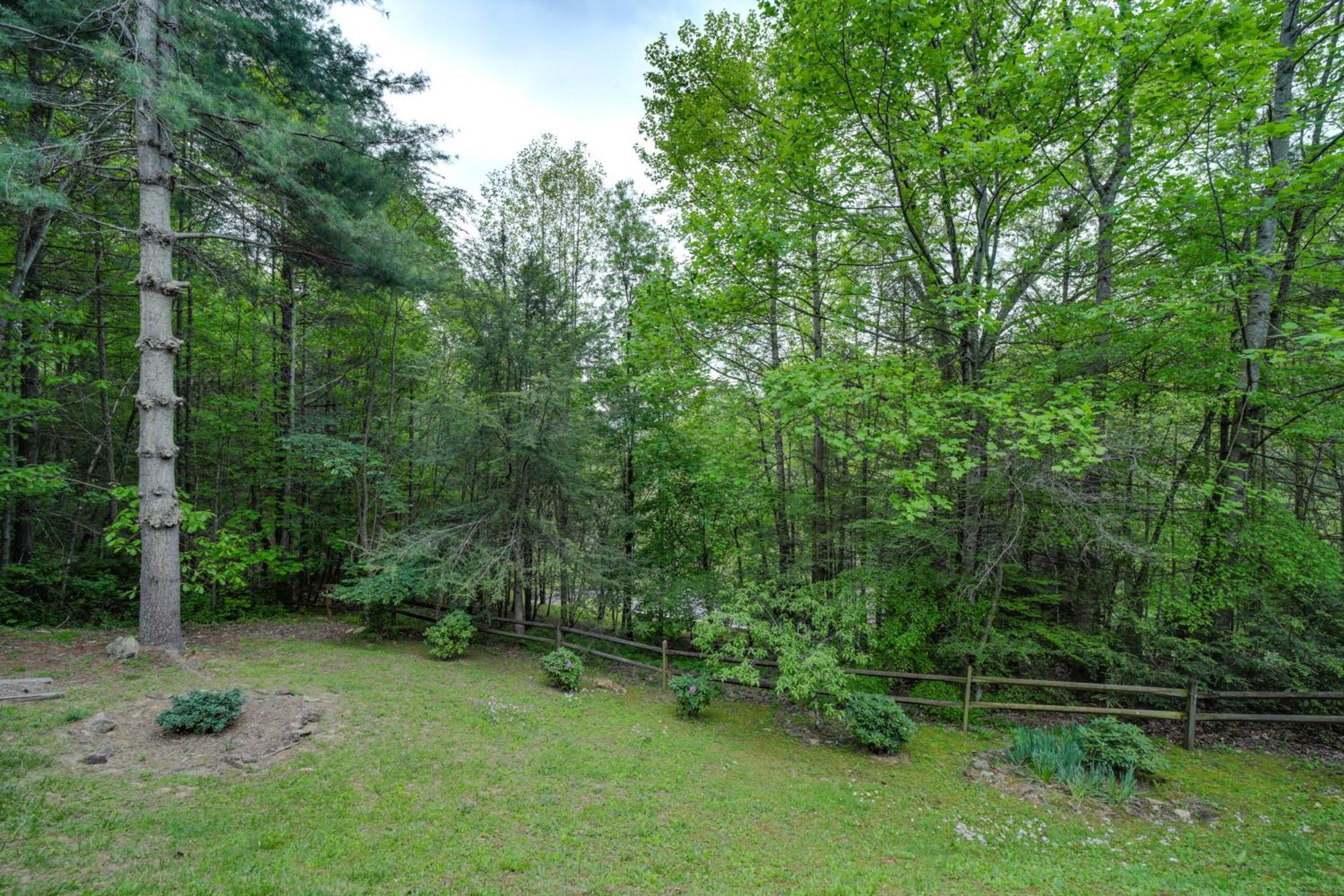 Peaceful Smoky Mountain Cabin With Deck And Fire Pit! Waynesville Exterior photo