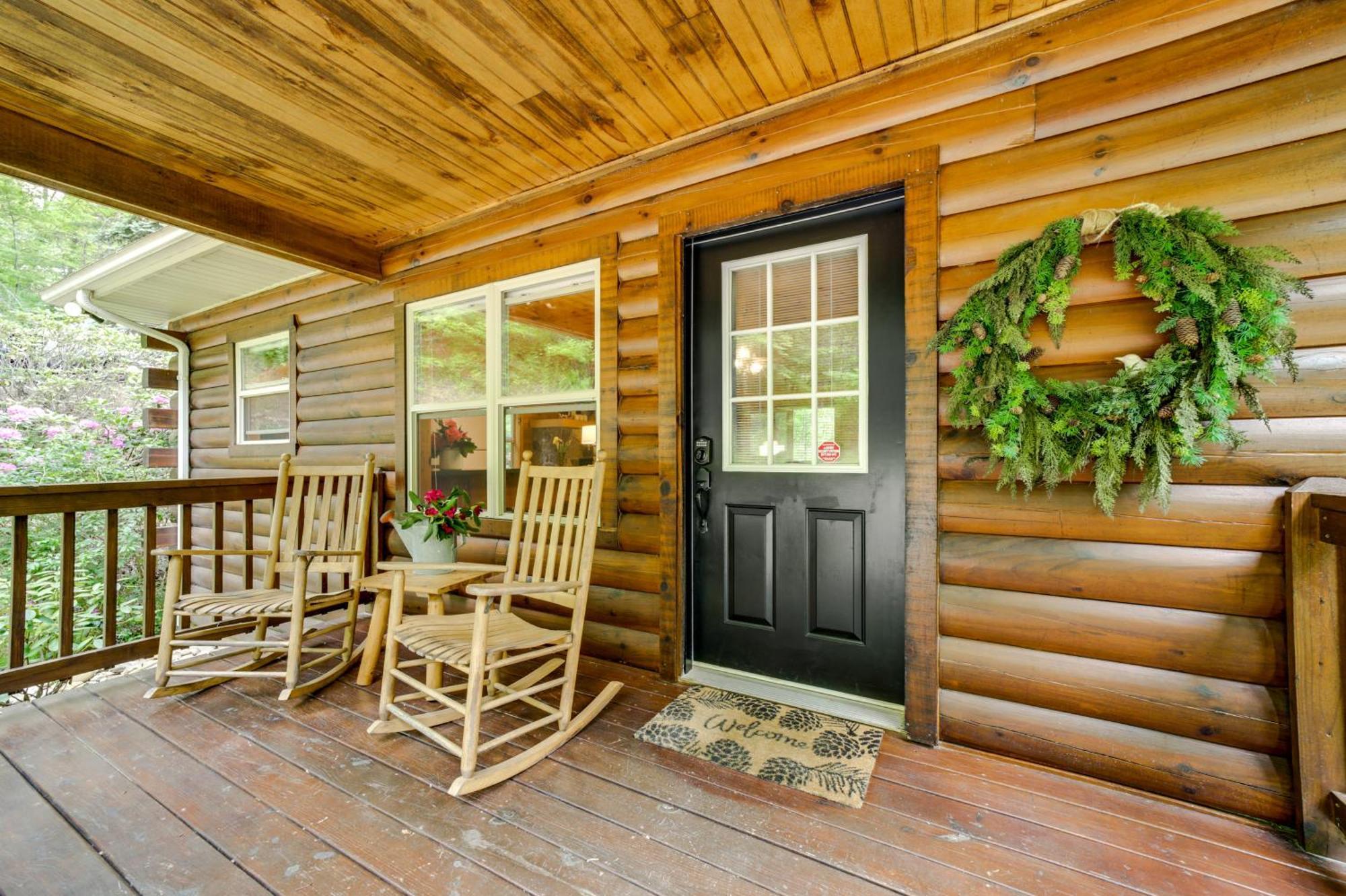 Peaceful Smoky Mountain Cabin With Deck And Fire Pit! Waynesville Exterior photo
