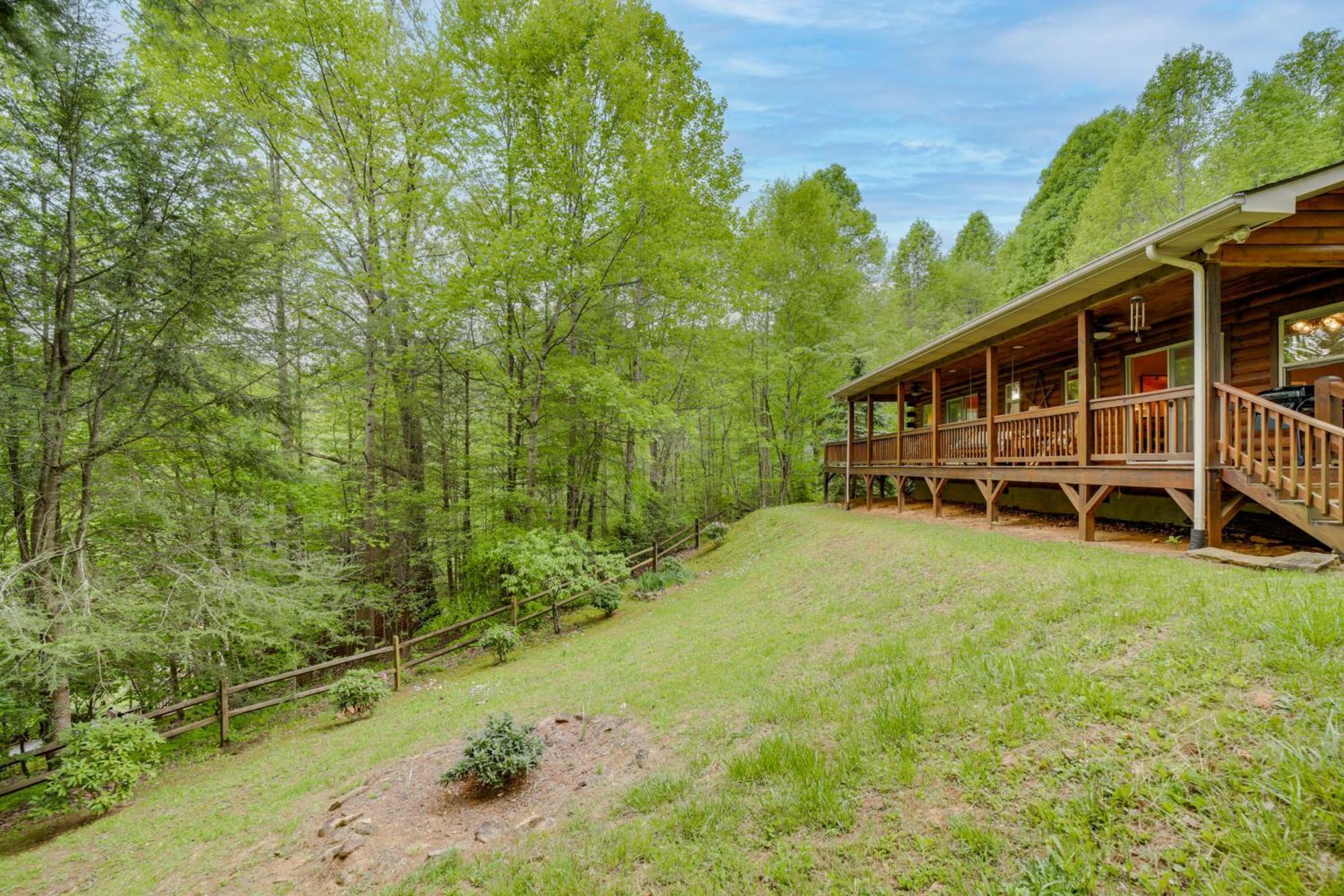 Peaceful Smoky Mountain Cabin With Deck And Fire Pit! Waynesville Exterior photo